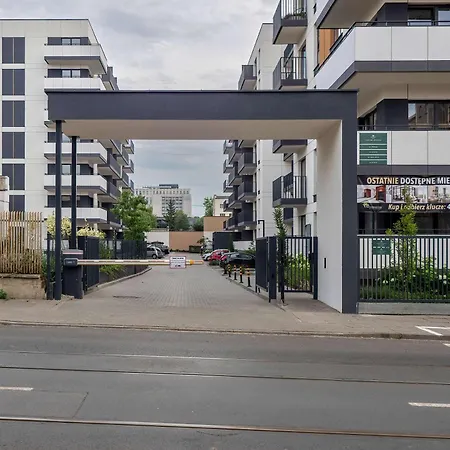 Design With A Balcony In The Centre By Renters Appartement *