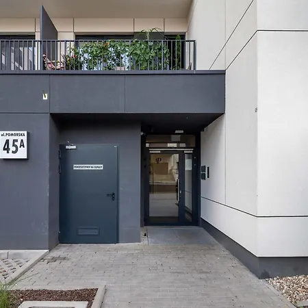 Apartman Design With A Balcony In The Centre By Renters Łódź