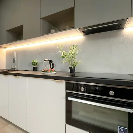 Design With A Balcony In The Centre By Renters Appartement Łódź