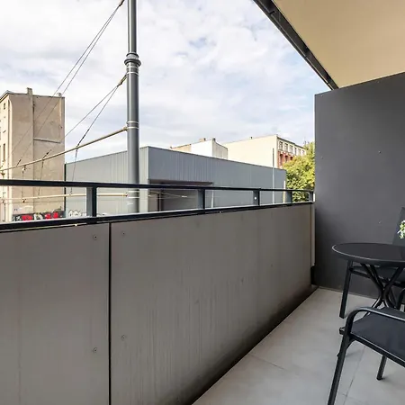 Design With A Balcony In The Centre By Renters Appartement *