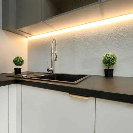 Design With A Balcony In The Centre By Renters *