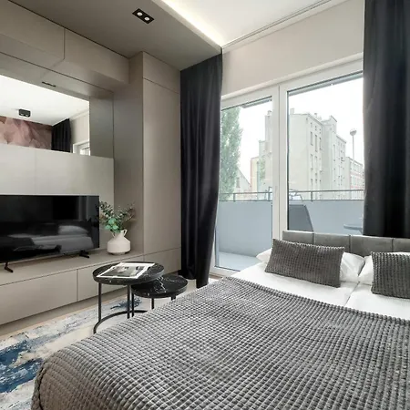 Design With A Balcony In The Centre By Renters Appartement *