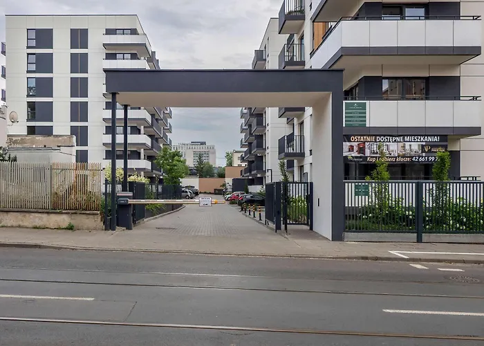 Design With A Balcony In The Centre By Renters Appartement *