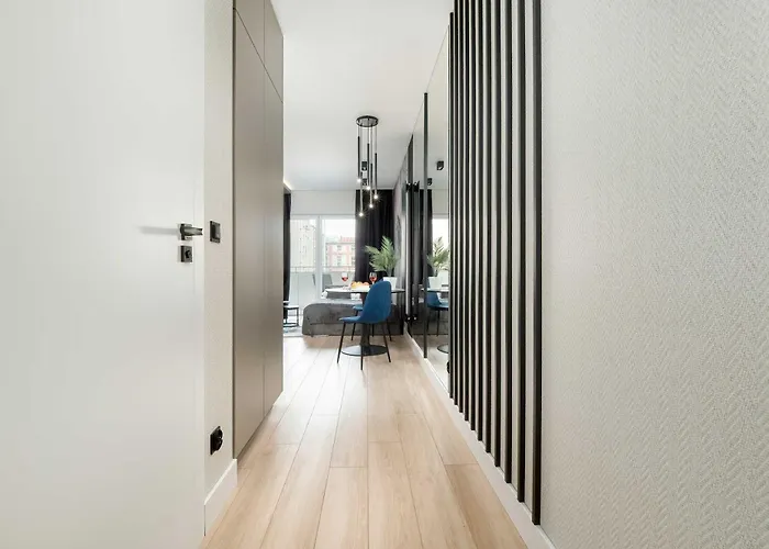 Design With A Balcony In The Centre By Renters Lejlighed Łódź