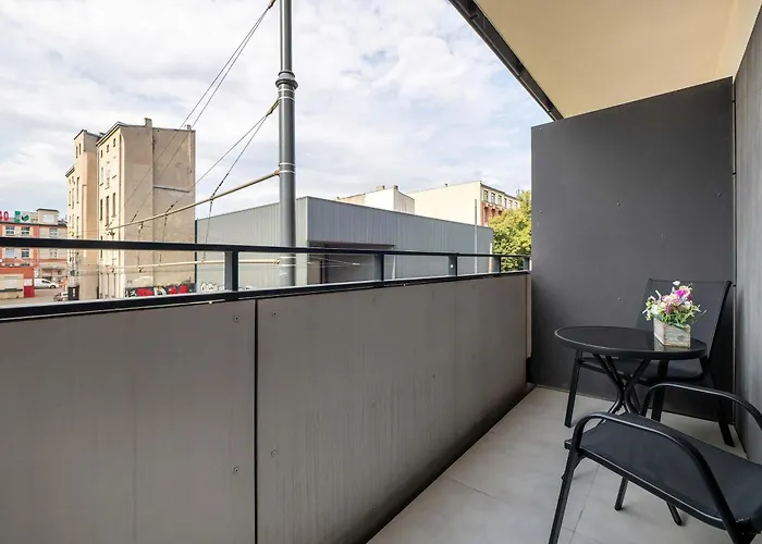 Design With A Balcony In The Centre By Renters Lejlighed *