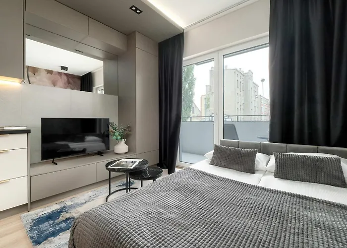 Design With A Balcony In The Centre By Renters Appartement *